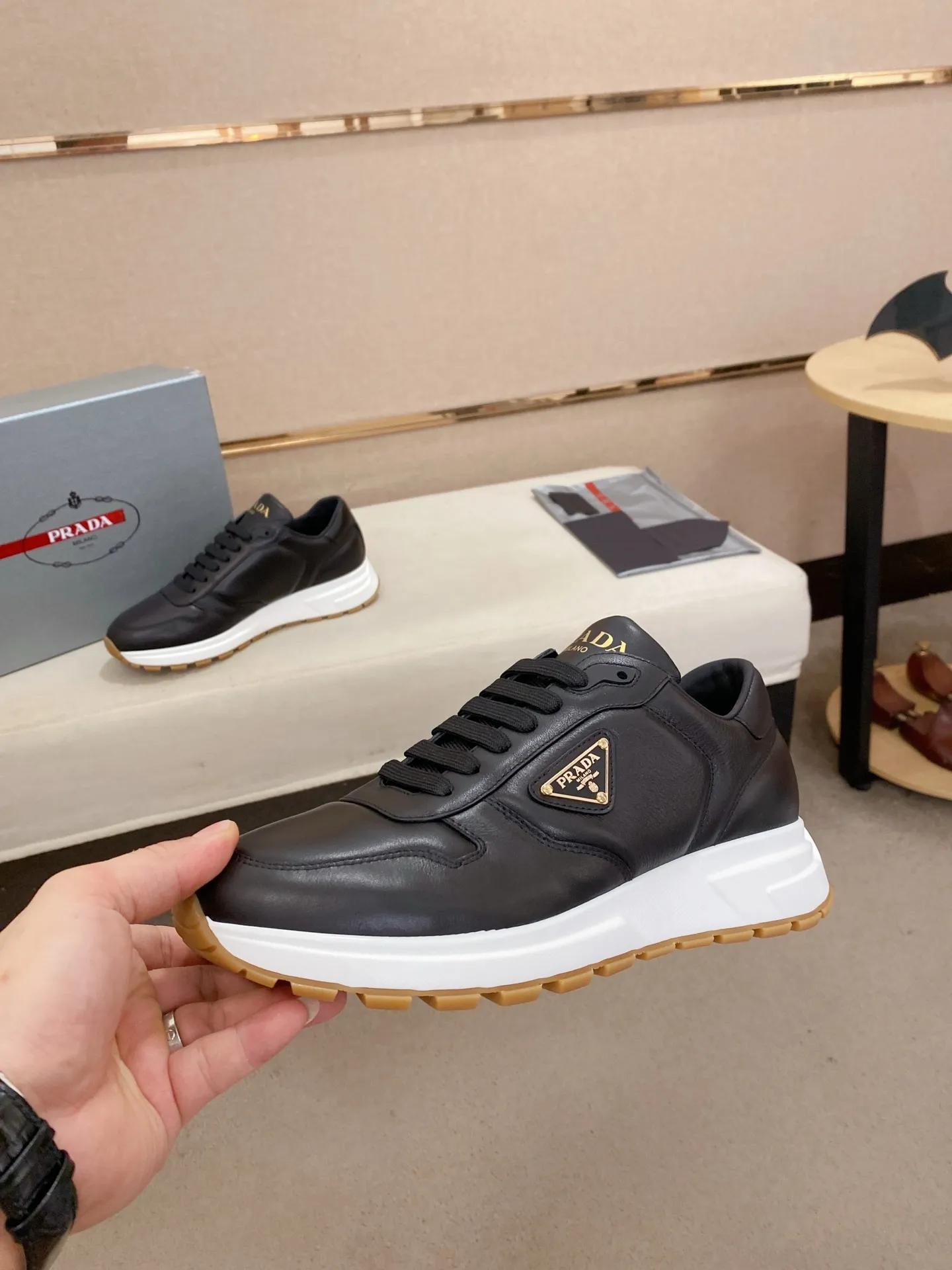 Factory price 540💰 ✔️✔️✔️High version High-quality new PRADA counters are on the market at the same time. The new men's shoes and 😘fabrics are selected from imported first-layer cowhide and are made by pure handcrafts. Lining: Full cowhide lining. 👍🏿 High-end ☄️ air-cushion molded anti-slip rubber outsole, exquisite lines, simple and elegant, comfortable and high-end for leisure travel. Code number: 38 to 44